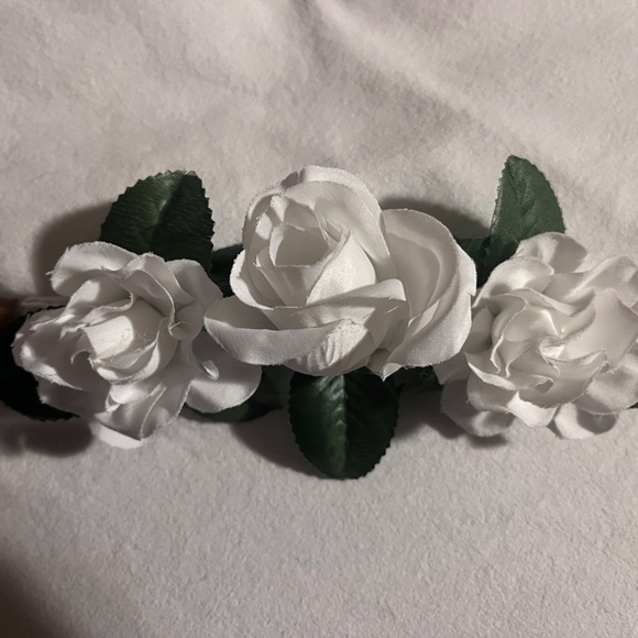 Elegant White Rope Leash Accessory with Gold Accent - Picture 2 of 7